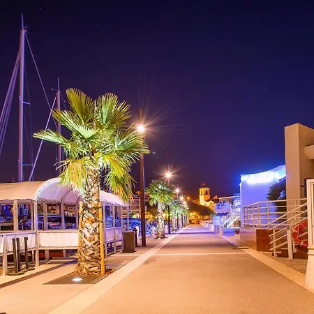 Real Regina Garage Prive Centre Et *