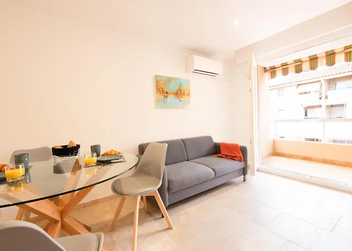 Real Regina Garage Prive Centre Et * Sainte-Maxime